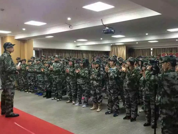 龙八long8玩家团队拓展训练