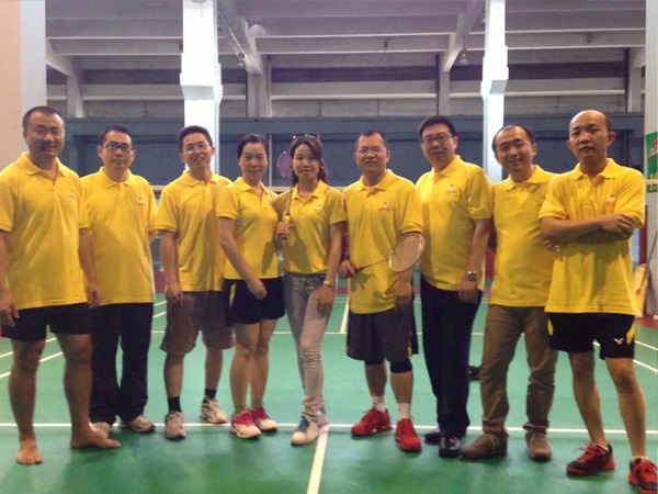 龙八long8玩家团队建设-羽毛球活动